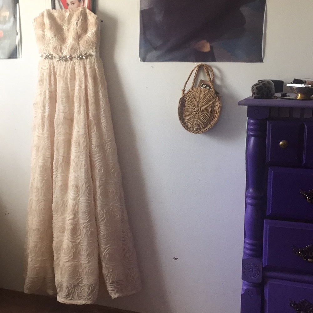Adrianna Papell Cream strapless evening dress♥️♥️